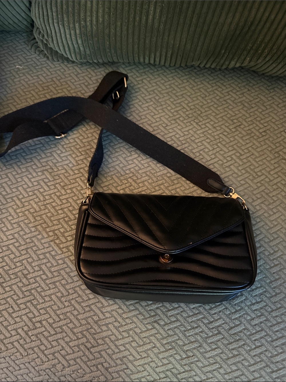 Quilted Black Crossbody Shoulder Bag with Wide Adjustable Strap